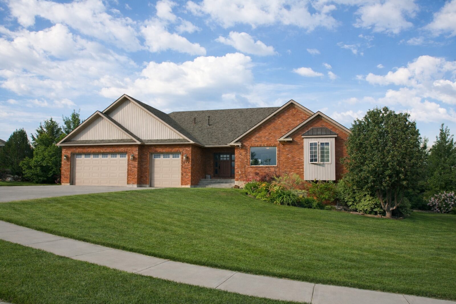 Front exterior of 626 Autumn Court